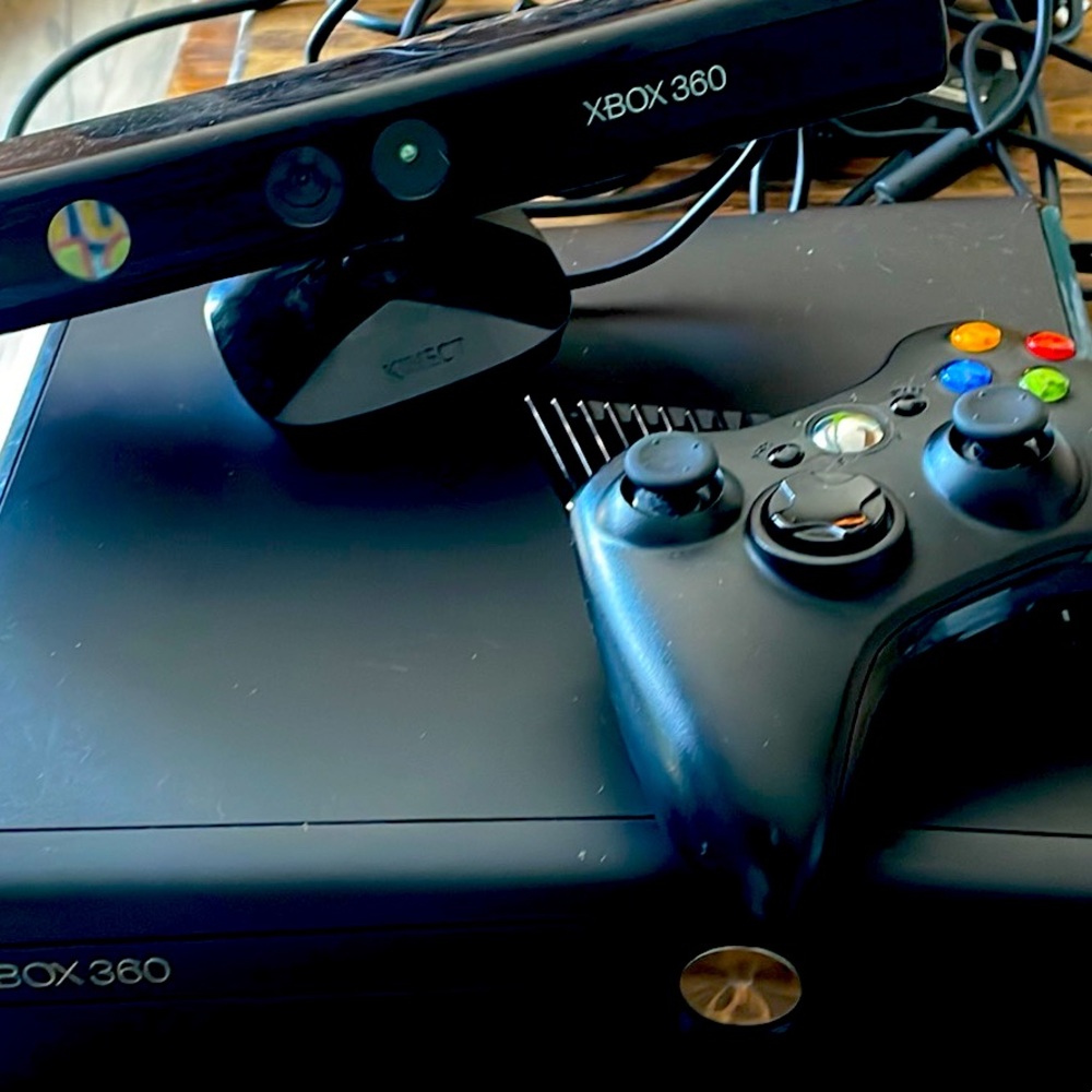 Xbox 360 Kinect with censor and all games and controllers included